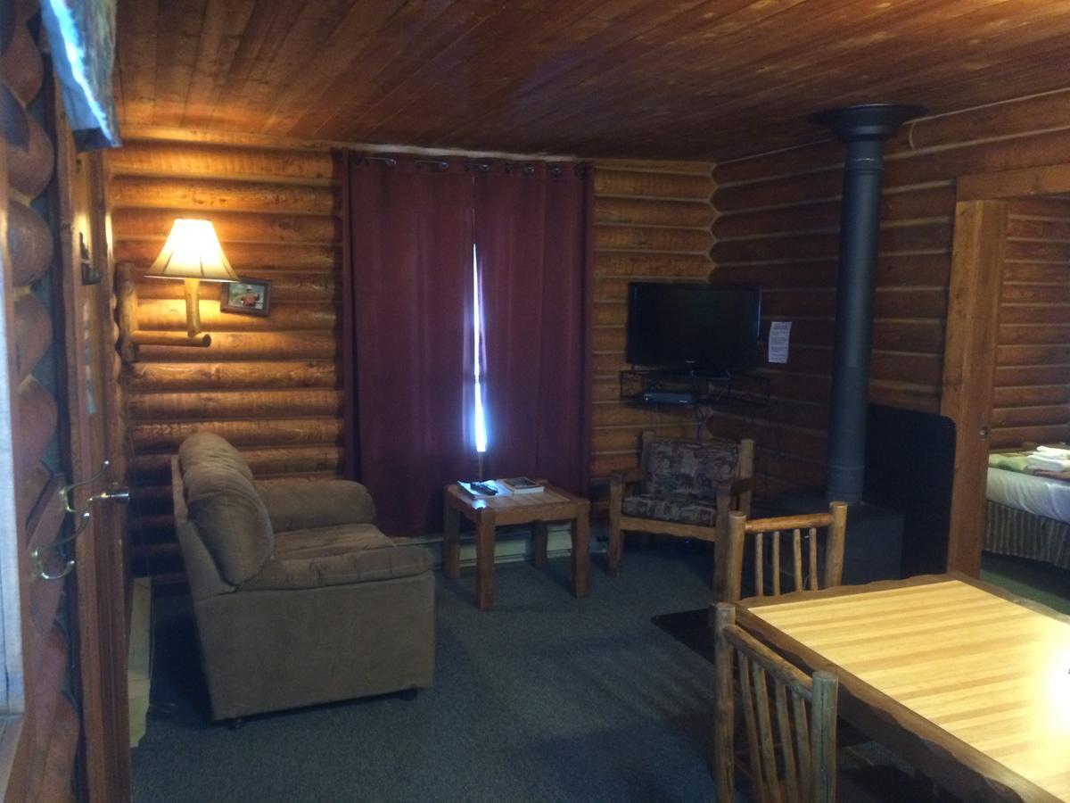 Bakers Narrows Lodge And Conference Center Flin Flon Exterior foto
